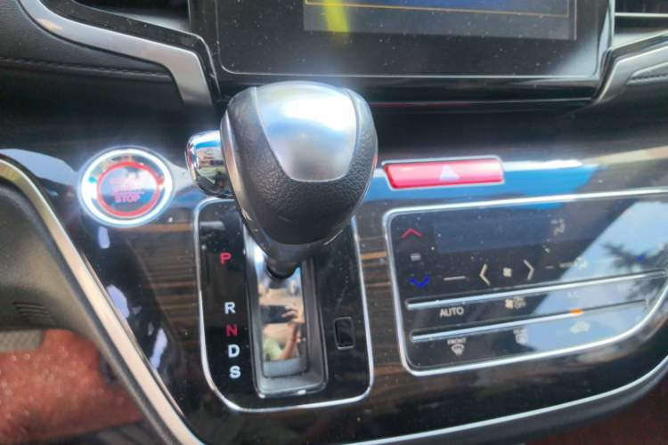 Used Honda Odyssey 2018 2.4L Smart Edition Gear Lever