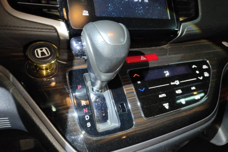 Used Honda Odyssey 2018 2.4L Comfort Version Gear Lever