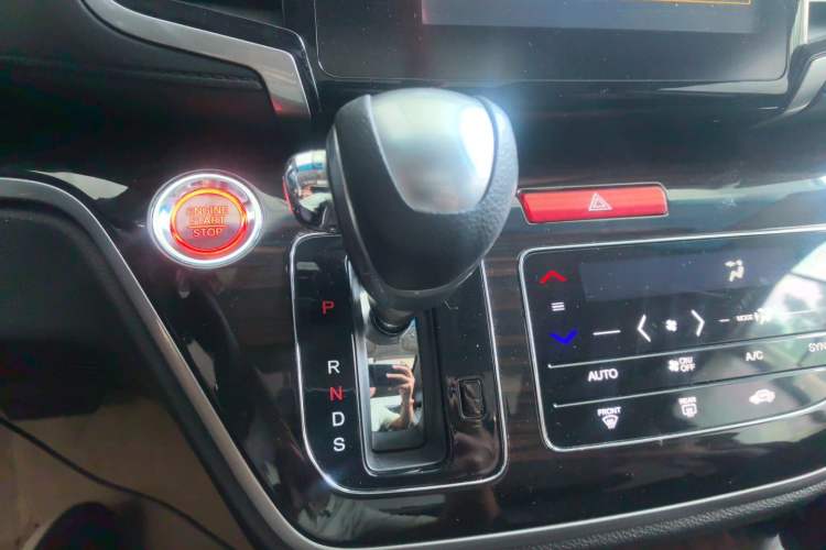 Used Honda Odyssey 2018 2.4L Smart Edition Gear Lever
