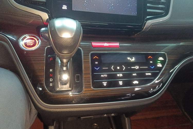Used Honda Odyssey 2018 2.4L Luxury Edition Gear Lever