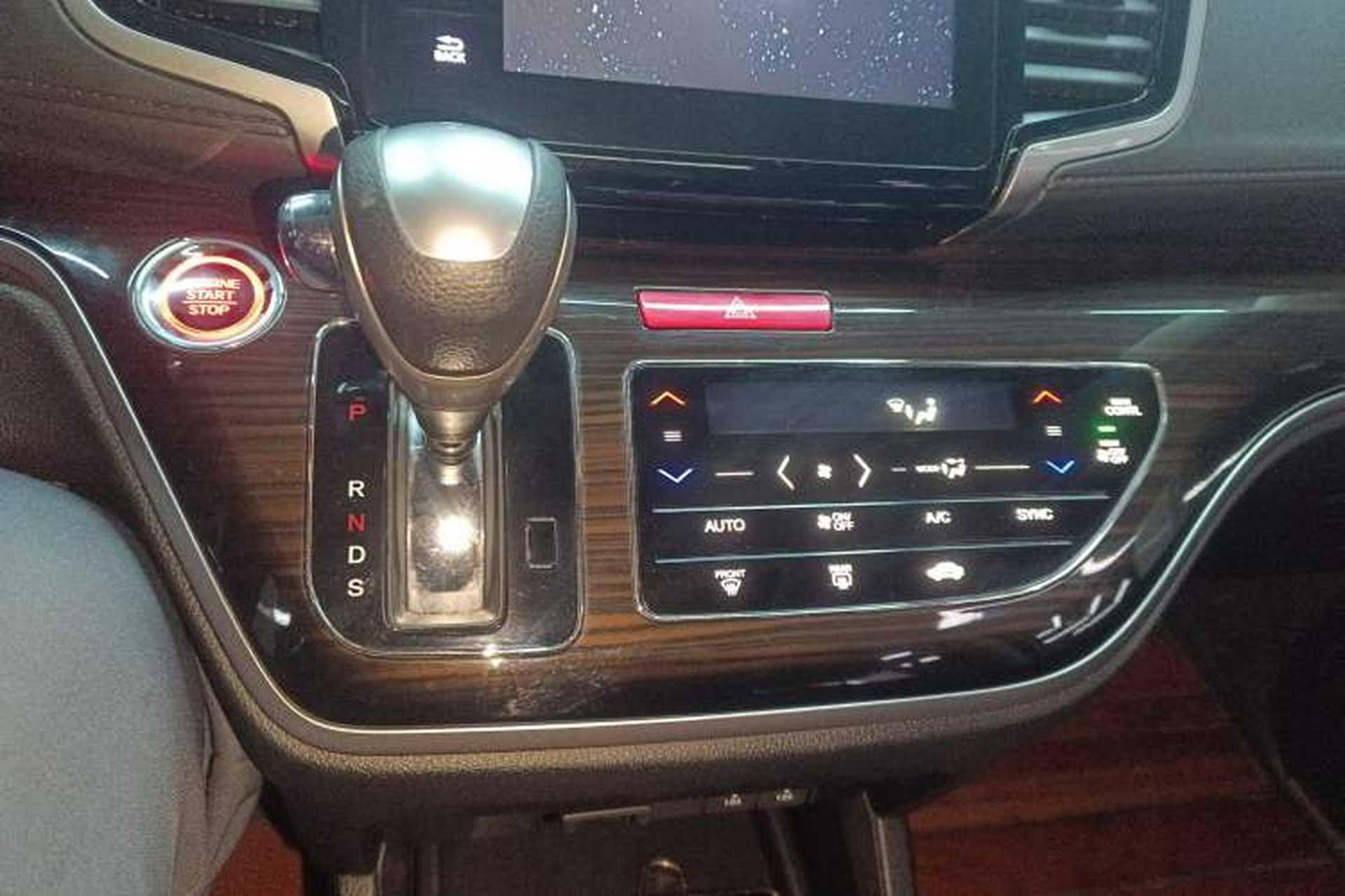 Used Honda Odyssey 2018 2.4L Luxury Edition Gear Lever