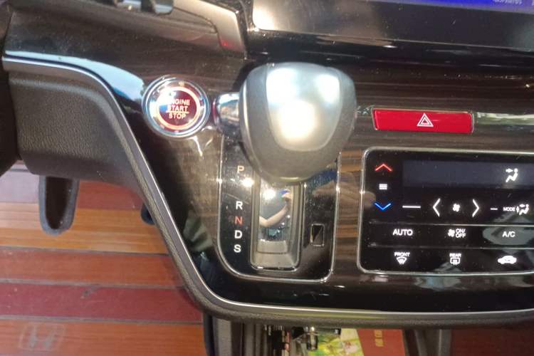 Used Honda Odyssey 2018 2.4L Luxury Edition Gear Lever