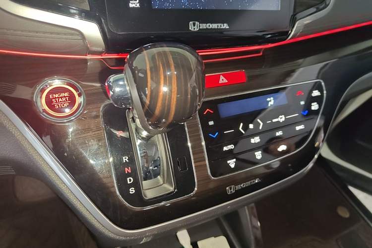 Used Honda Odyssey 2018 2.4L Smart Edition Gear Lever