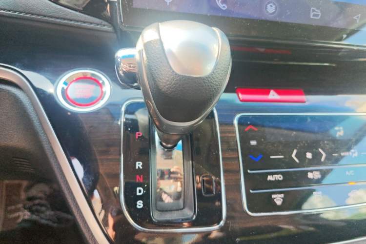 Used Honda Odyssey 2018 2.4L Smart Edition Gear Lever