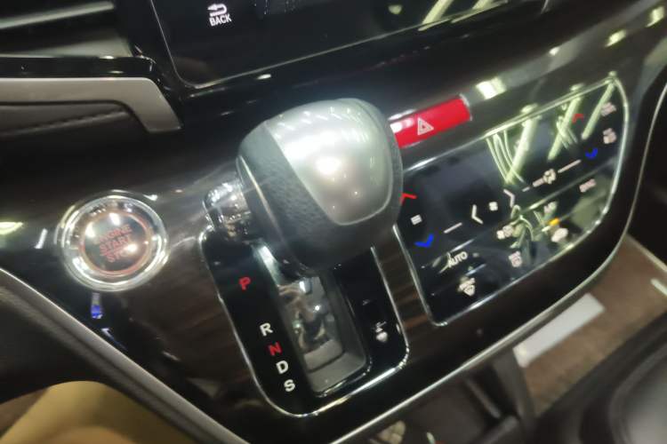 Used Honda Odyssey 2018 2.4L Smart Edition Gear Lever