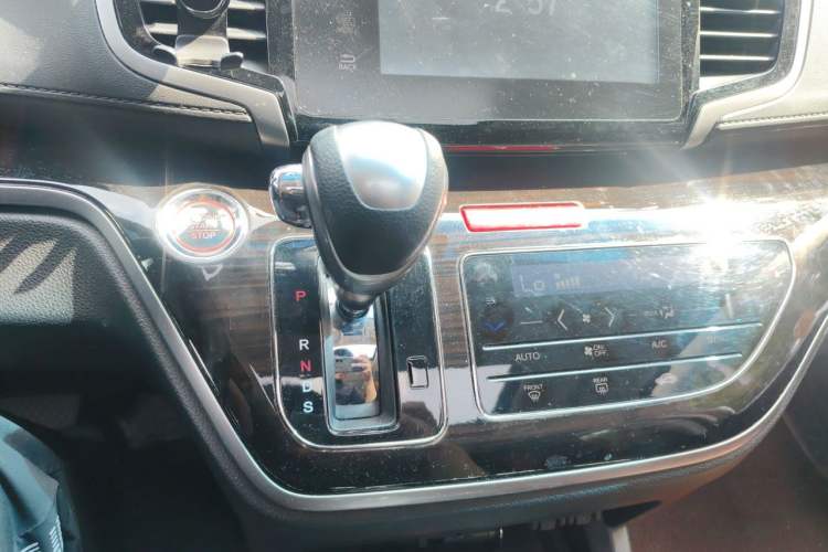 Used Honda Odyssey 2018 2.4L Luxury Edition Gear Lever