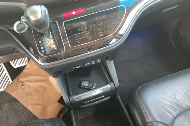 Used Honda Odyssey 2018 2.4L Luxury Edition Gear Lever