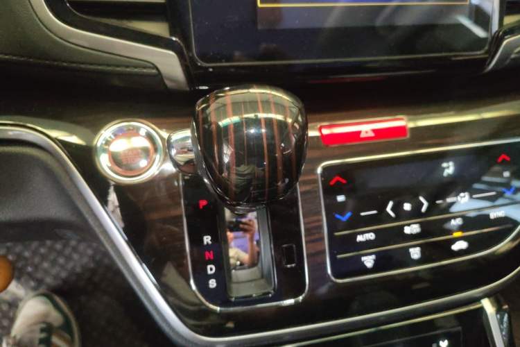 Used Honda Odyssey 2018 2.4L Smart Edition Gear Lever