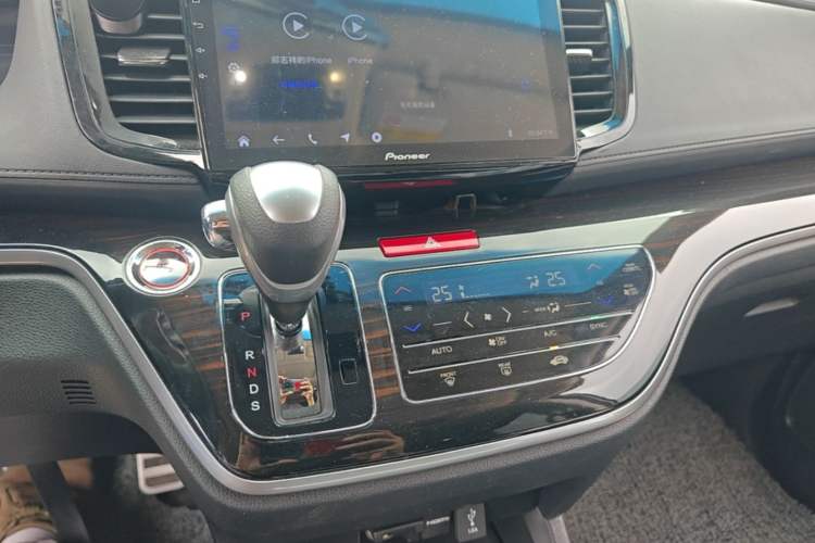 Used Honda Odyssey 2018 2.4L Smart Edition Gear Lever