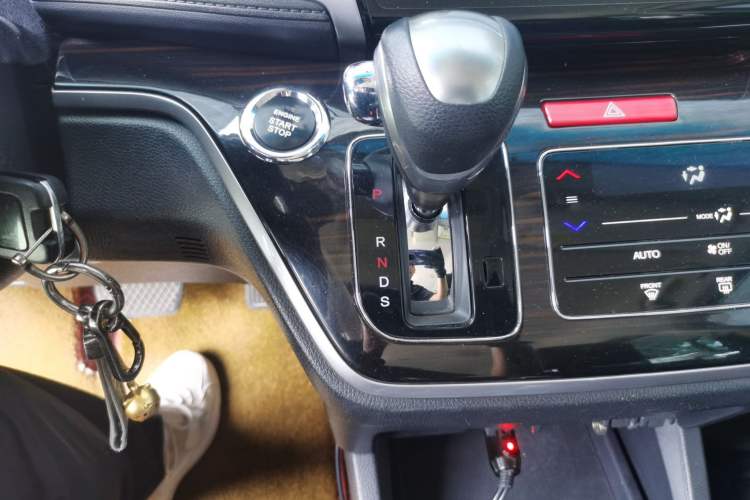 Used Honda Odyssey 2018 2.4L Comfort Version Gear Lever