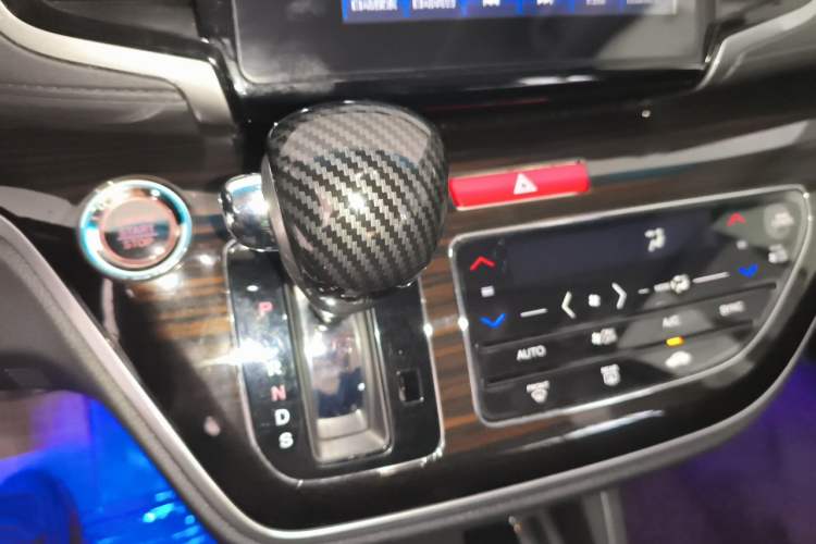 Used Honda Odyssey 2018 2.4L Smart Edition Gear Lever