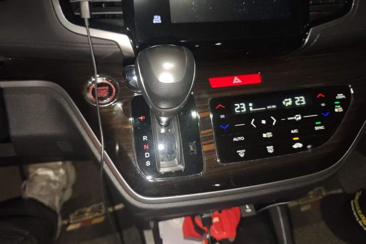Used Honda Odyssey 2018 2.4L Smart Edition Gear Lever