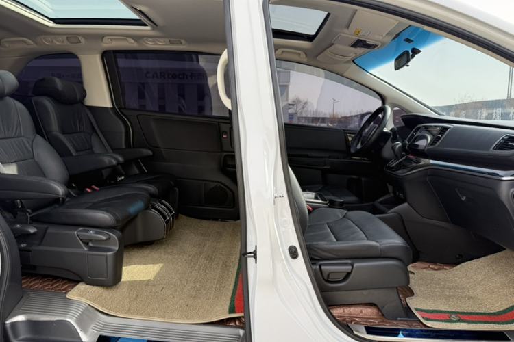 Used Honda Odyssey 2018 2.4L Luxury Edition Interior 1