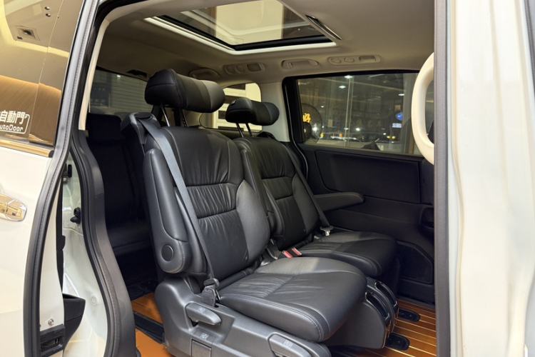 Used Honda Odyssey 2018 2.4L Luxury Edition Interior 10
