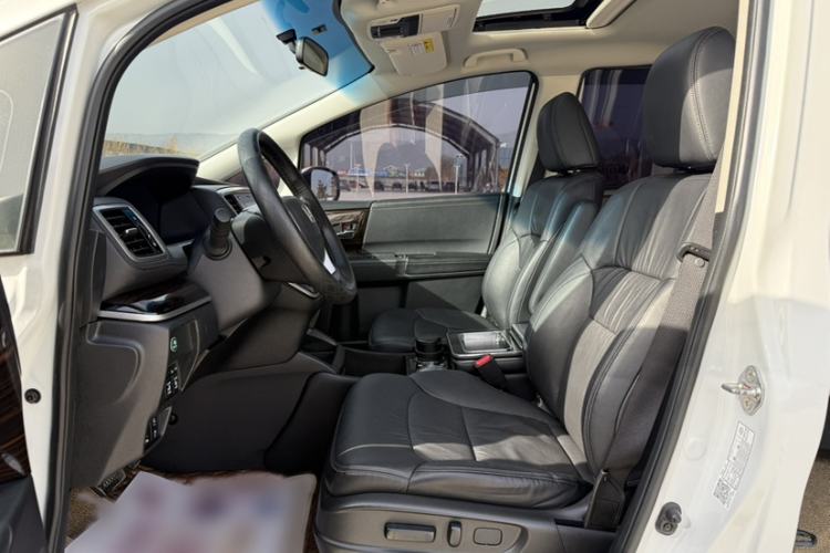 Used Honda Odyssey 2018 2.4L Luxury Edition Interior 11