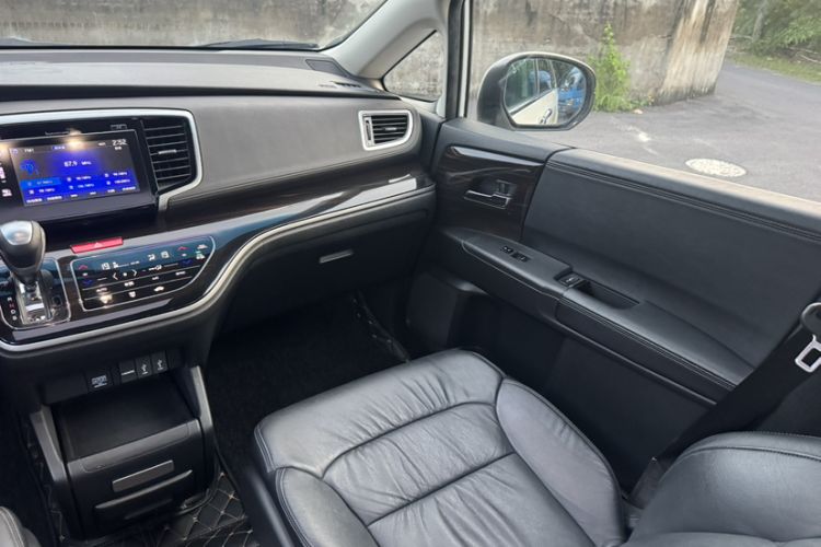 Used Honda Odyssey 2018 2.4L Luxury Edition Interior 11
