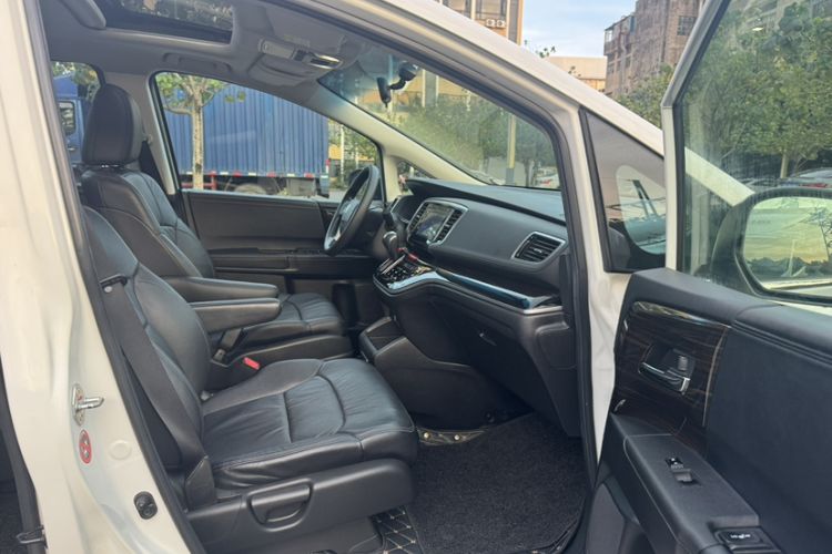 Used Honda Odyssey 2018 2.4L Luxury Edition Interior 12