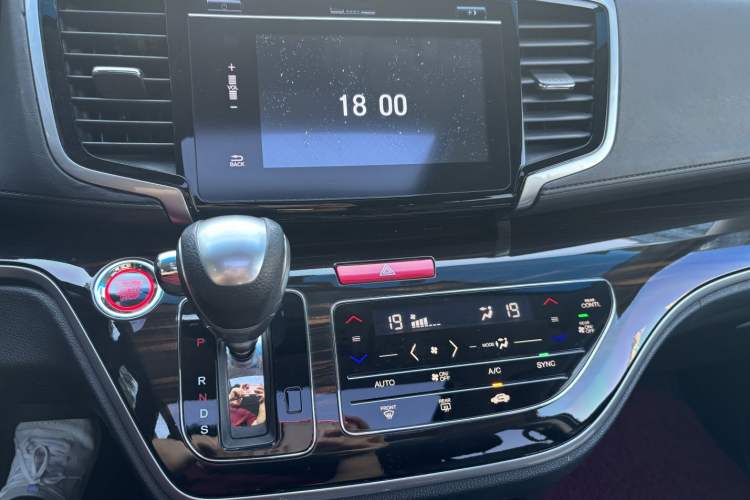 Used Honda Odyssey 2018 2.4L Smart Edition Interior 13