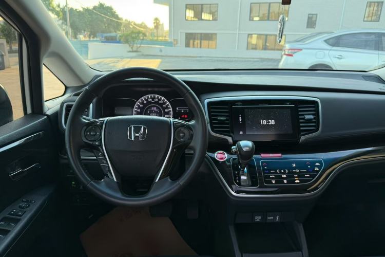 Used Honda Odyssey 2018 2.4L Smart Edition Interior 2