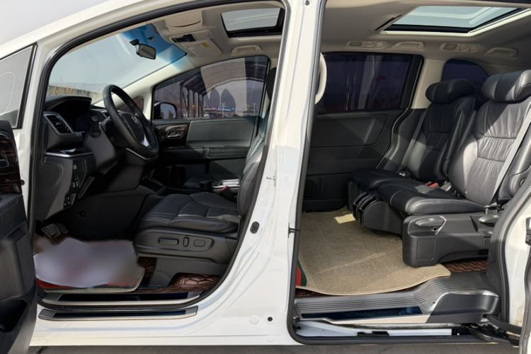 Used Honda Odyssey 2018 2.4L Luxury Edition Interior 2