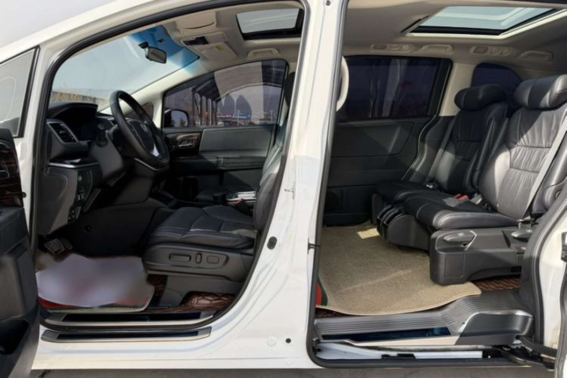 Used Honda Odyssey 2018 2.4L Luxury Edition Interior 2