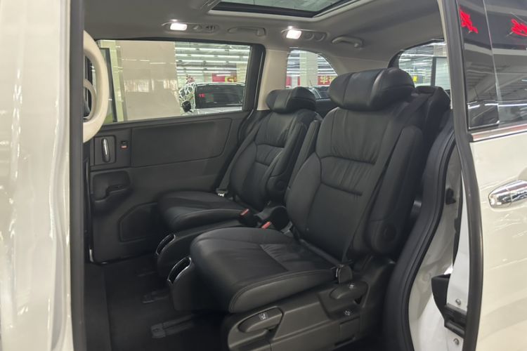 Used Honda Odyssey 2018 2.4L Luxury Edition Interior 2