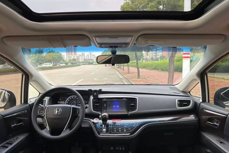 Used Honda Odyssey 2018 2.4L Luxury Edition Interior 2
