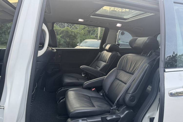 Used Honda Odyssey 2018 2.4L Luxury Edition Interior 2