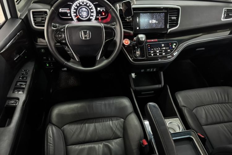 Used Honda Odyssey 2018 2.4L Luxury Edition Interior 2
