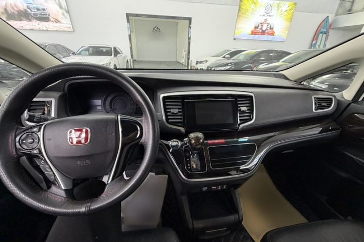 Used Honda Odyssey 2018 2.4L Luxury Edition Interior 3