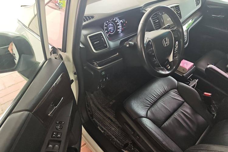 Used Honda Odyssey 2018 2.4L Luxury Edition Interior 3