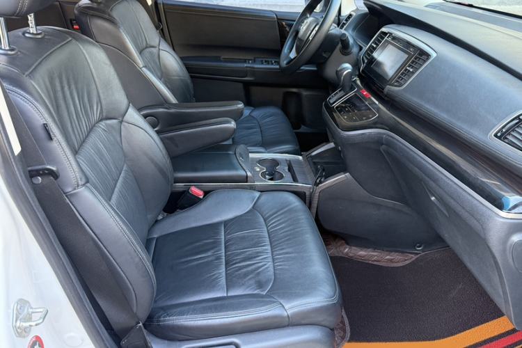 Used Honda Odyssey 2018 2.4L Luxury Edition Interior 3