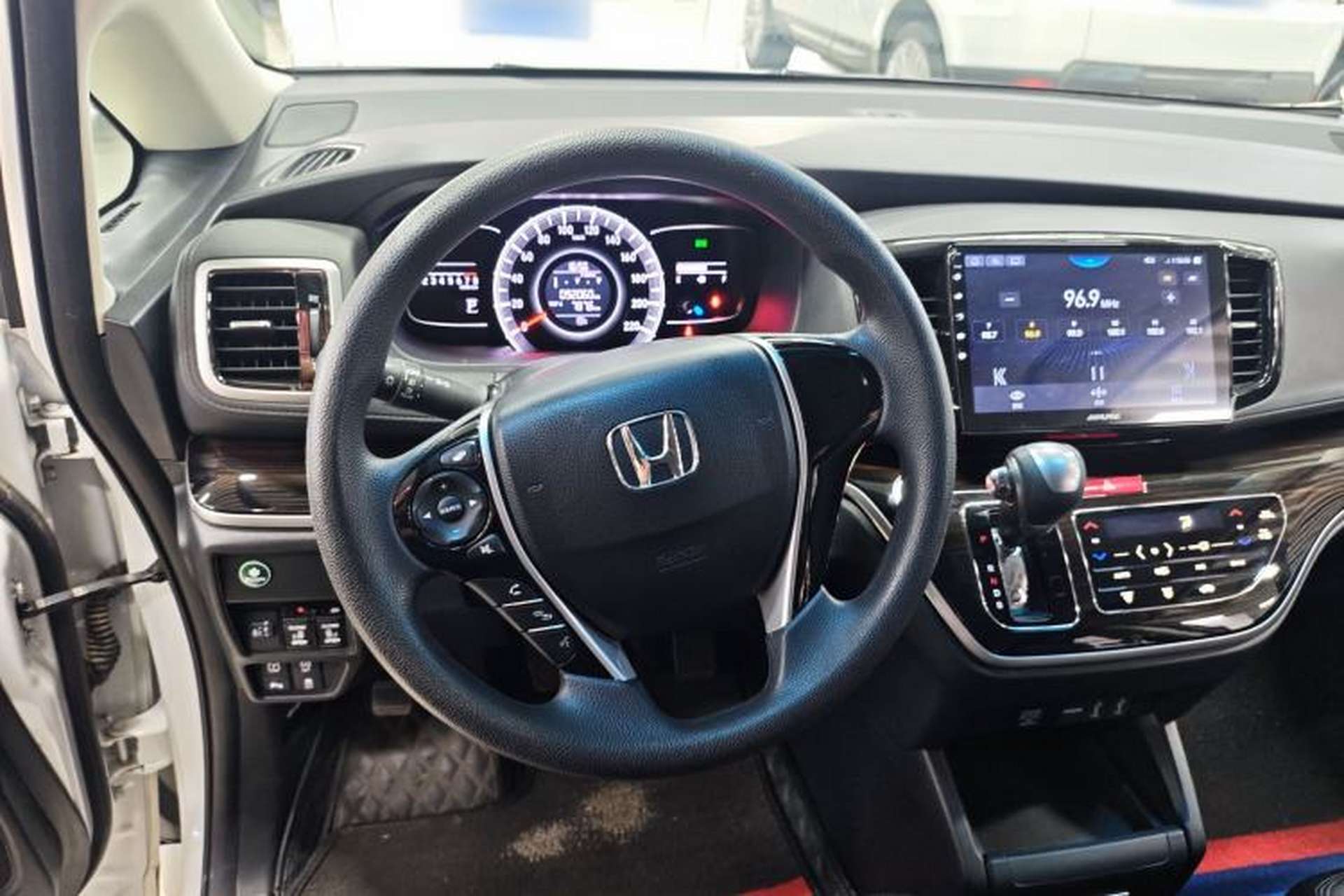 Used Honda Odyssey 2018 2.4L Luxury Edition Interior 3