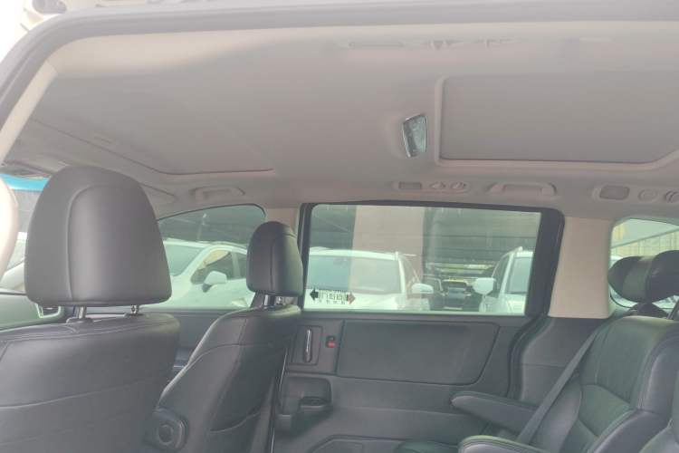 Used Honda Odyssey 2018 2.4L Luxury Edition Interior 3