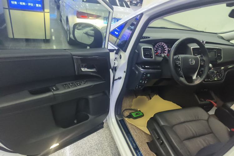Used Honda Odyssey 2018 2.4L Smart Edition Interior 3