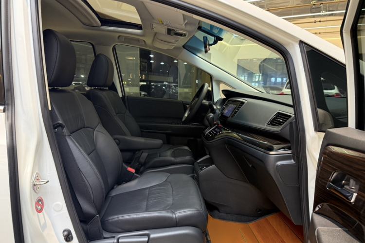 Used Honda Odyssey 2018 2.4L Luxury Edition Interior 3