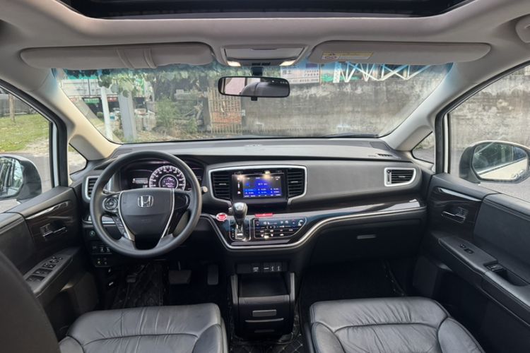 Used Honda Odyssey 2018 2.4L Luxury Edition Interior 3