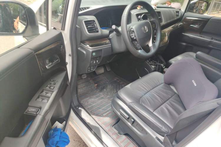 Used Honda Odyssey 2018 2.4L Luxury Edition Interior 3