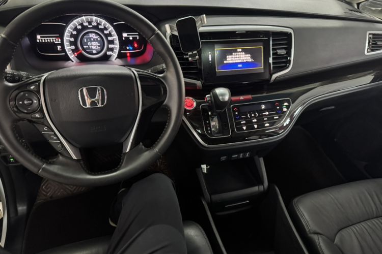 Used Honda Odyssey 2018 2.4L Luxury Edition Interior 3
