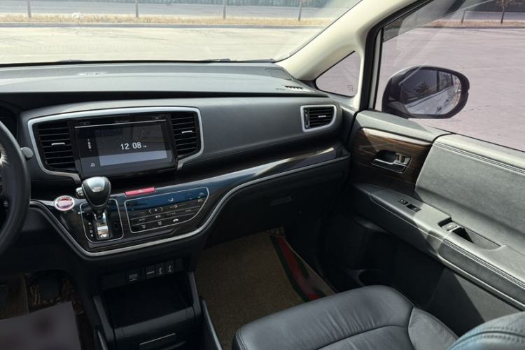 Used Honda Odyssey 2018 2.4L Luxury Edition Interior 4