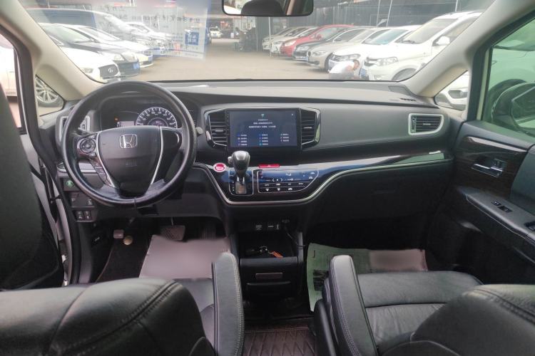 Used Honda Odyssey 2018 2.4L Luxury Edition Interior 4