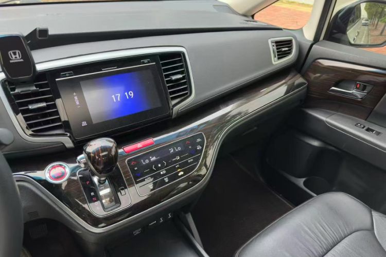 Used Honda Odyssey 2018 2.4L Luxury Edition Interior 4