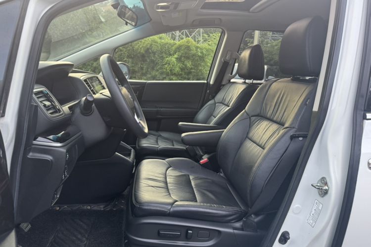 Used Honda Odyssey 2018 2.4L Luxury Edition Interior 4
