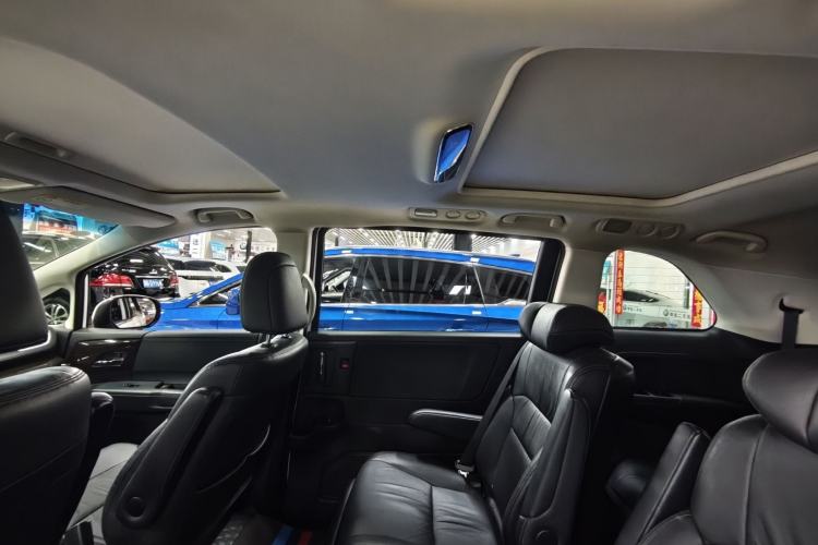 Used Honda Odyssey 2018 2.4L Luxury Edition Interior 5
