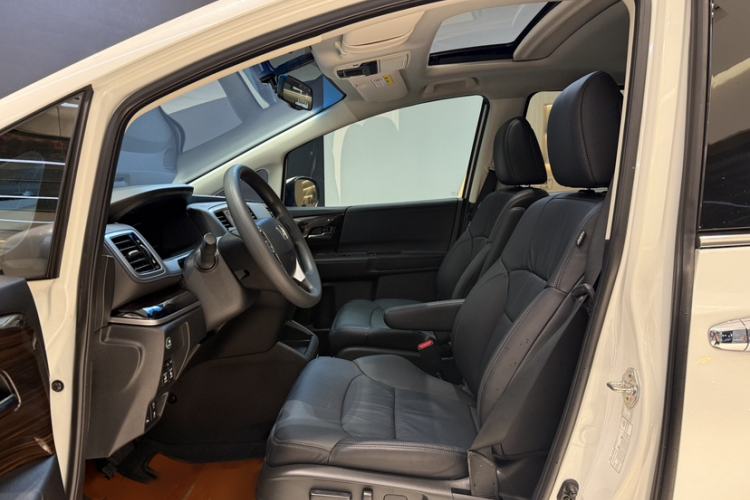 Used Honda Odyssey 2018 2.4L Luxury Edition Interior 5