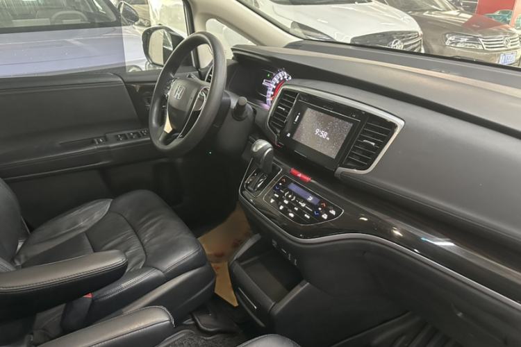 Used Honda Odyssey 2018 2.4L Luxury Edition Interior 6