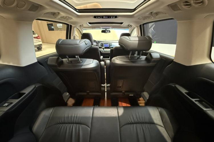 Used Honda Odyssey 2018 2.4L Luxury Edition Interior 6