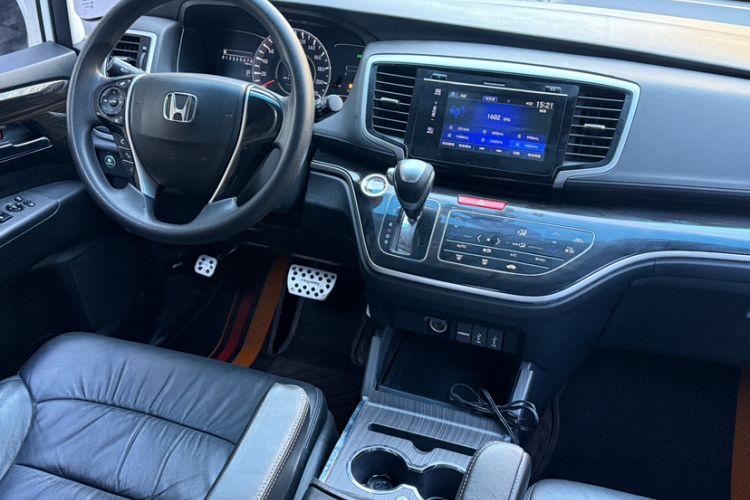 Used Honda Odyssey 2018 2.4L Luxury Edition Interior 7
