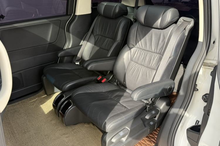 Used Honda Odyssey 2018 2.4L Luxury Edition Interior 7
