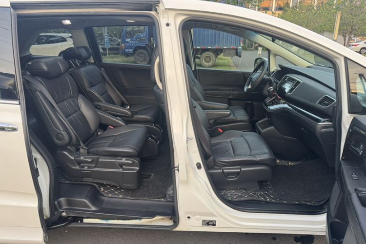 Used Honda Odyssey 2018 2.4L Luxury Edition Interior 8